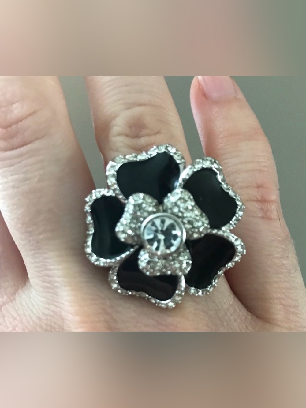 Lia Sophia Black Dahlia “Blooming” Ring size 8 EUC